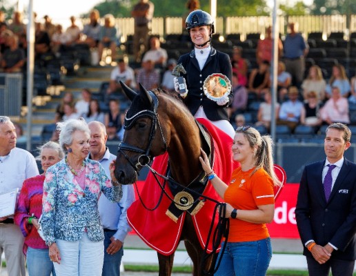 Red Viper and Dinja van Liere. Photo: Sportfoto Lafrentz