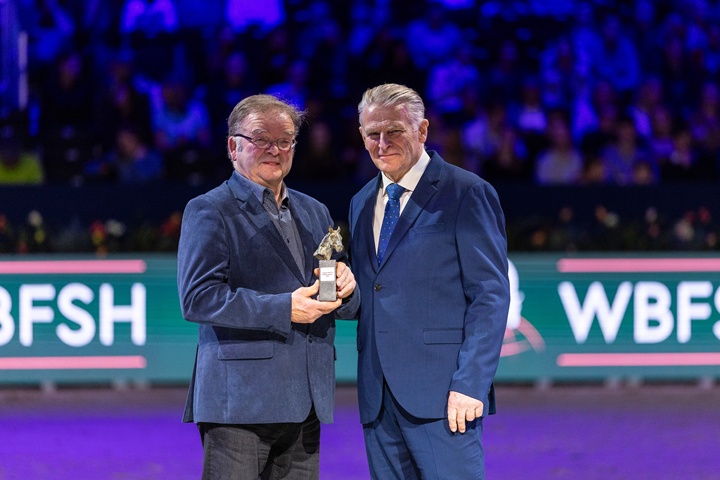 f11bd082-a7a3-484c-a5db-08a66fbb7d81